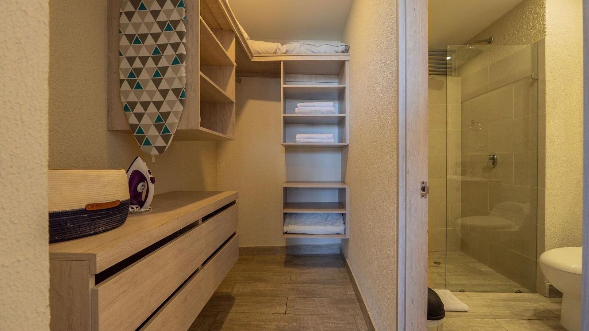Apartamento DQ1102 Hermoso con Jacuzzi priv y Vista increíble - 10 min Centro Historico Cartagena